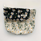 Floral cosmetic bags with daisy patterns, featuring Sozakka branding. Stylish, eco-friendly pouches for makeup or travel essentials.