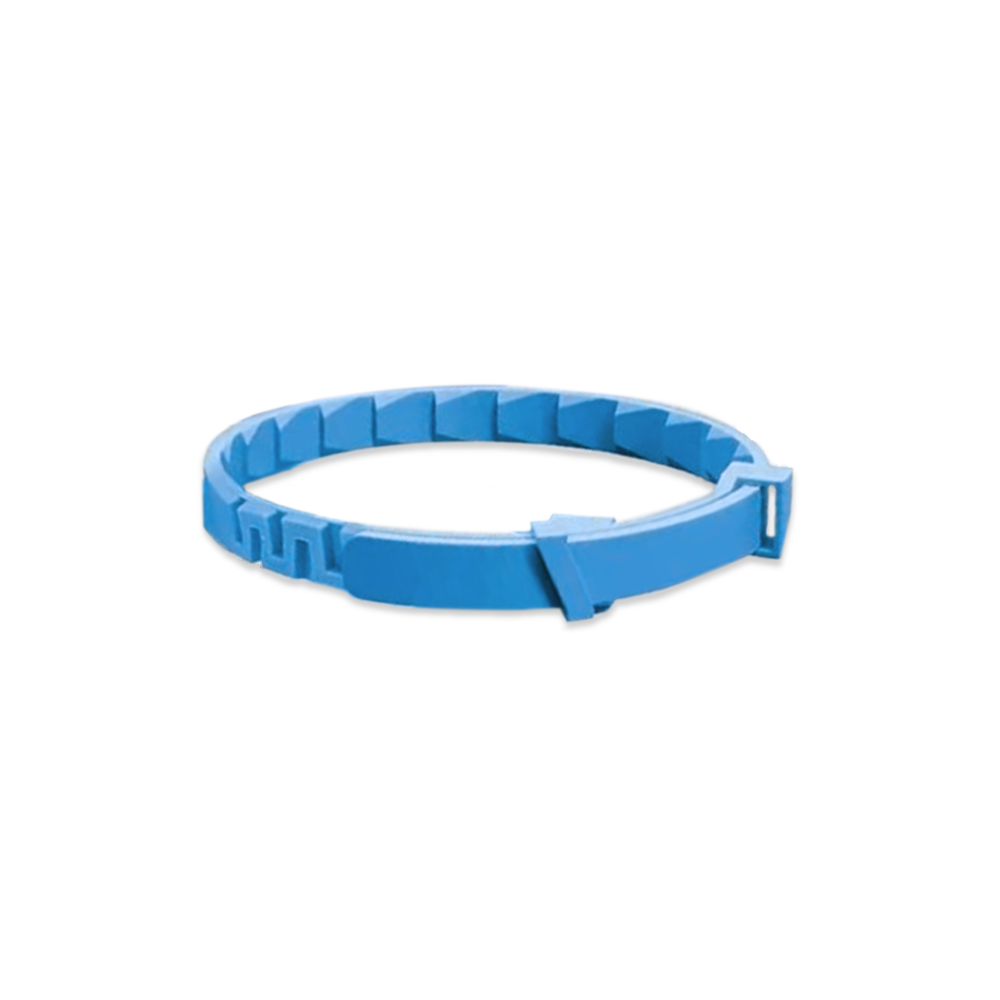 Blue plastic cable tie with adjustable locking mechanism, ideal for organizing wires and securing items. Durable, reusable, versatile cable management solution.