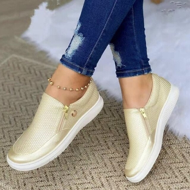 Gold slip-on women's sneakers with breathable mesh design, paired with ripped jeans. Perfect for casual spring-summer fashion.