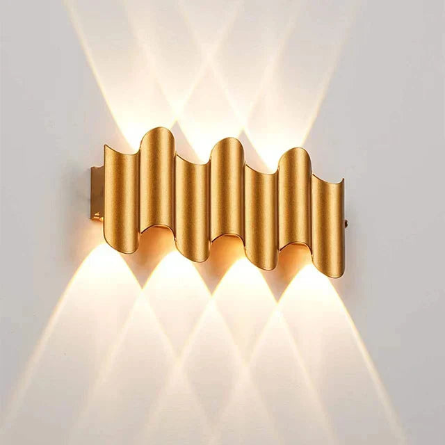 Golden aluminum LED wall lamp with IP65 waterproof rating, ideal for outdoor garden lighting and indoor use. Modern design, energy-efficient.