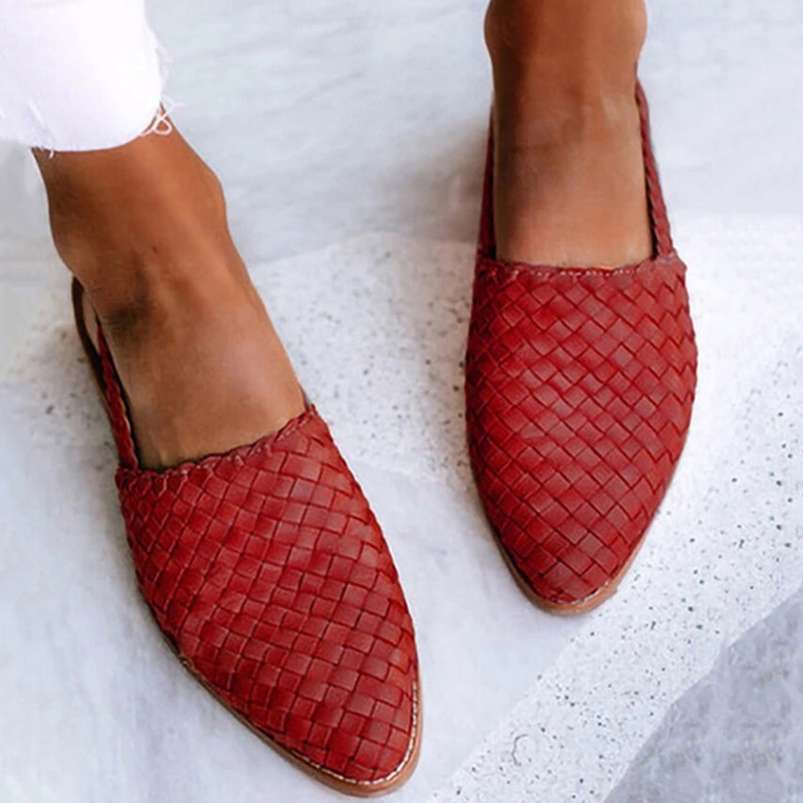 Red woven women's pointed flat shoes, casual and comfortable, anti-slip, breathable, perfect for summer wear. Fashionable footwear for women.