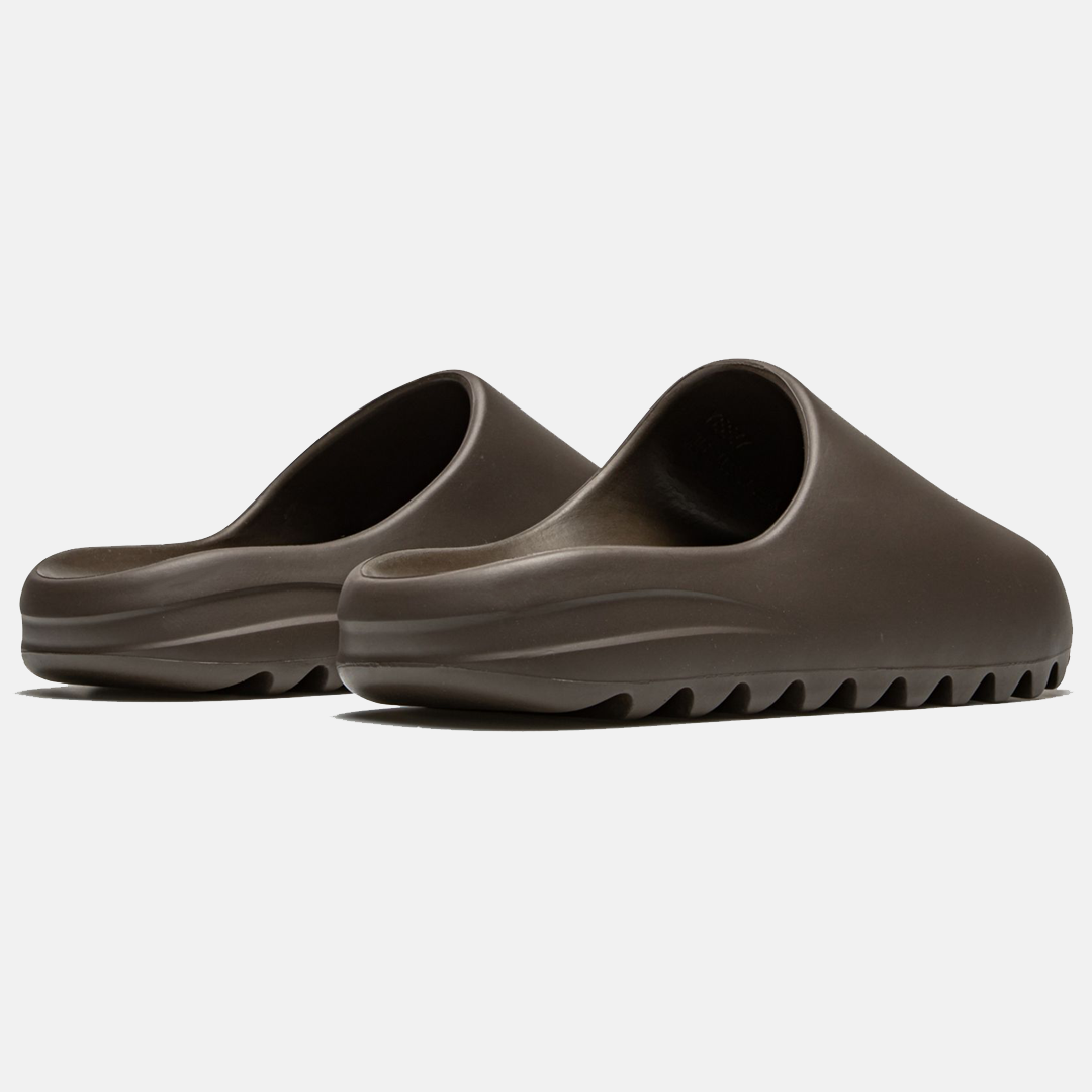 Brown slip-on clogs with a minimalist design, featuring a thick sole and wave pattern. Perfect for casual wear, comfortable footwear, and modern style.