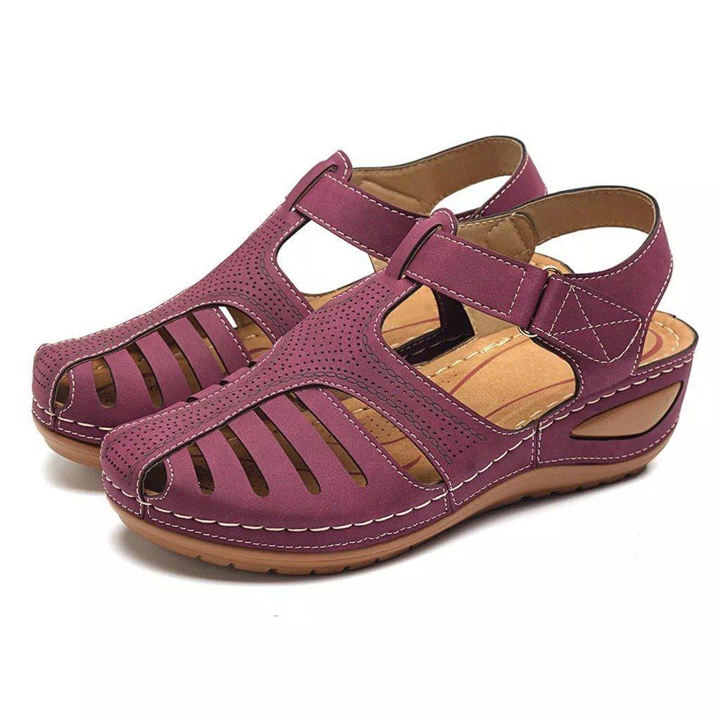 Breathable orthopedic sandals with low heel, correction function, and adjustable strap in purple. Ideal for comfort and support.